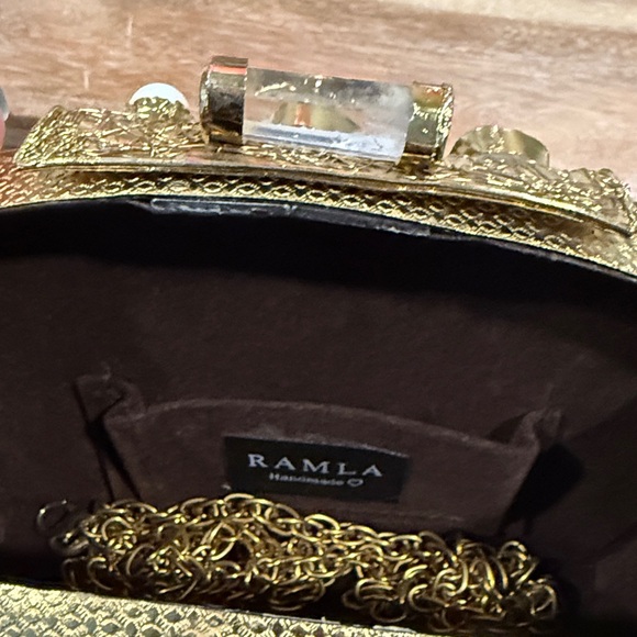 New Ramla Elegant Gold and Cream Clutch - Picture 5 of 5